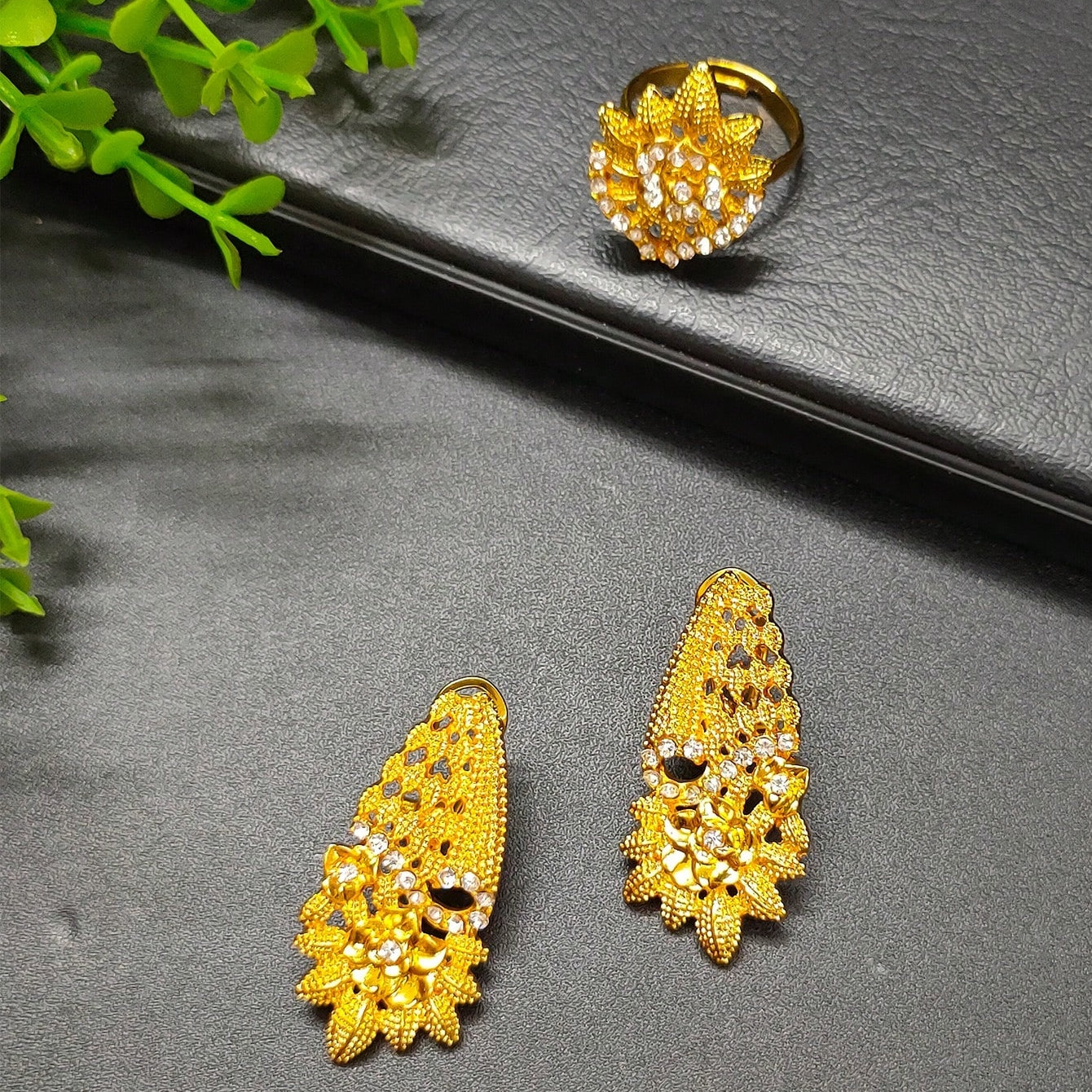 parure plaque ou pour femme